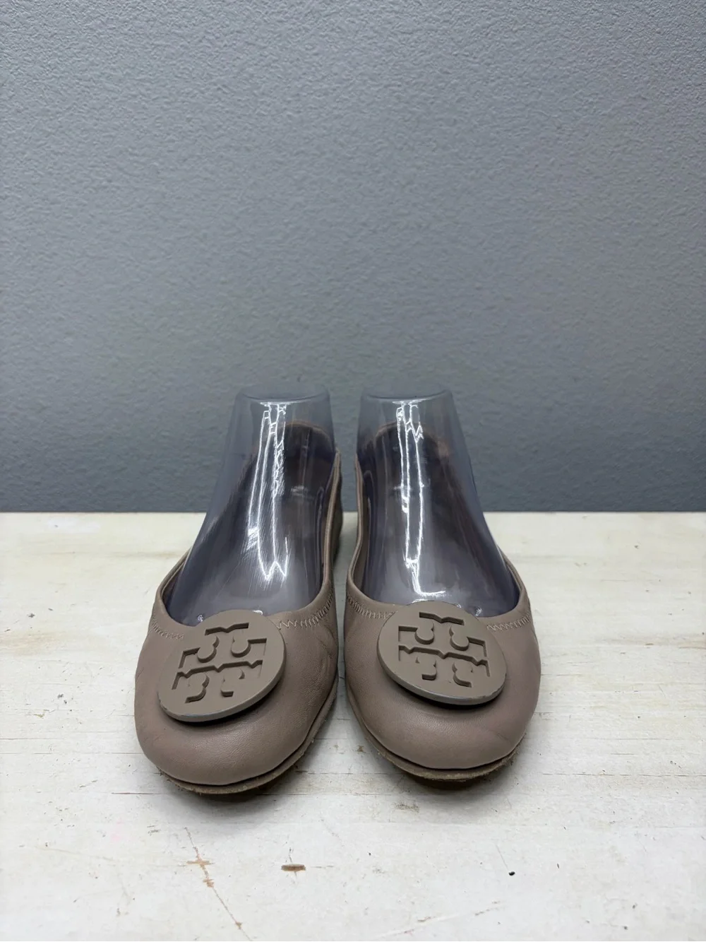 Tory Burch Beige Leather Mini Travel Flats Size 8